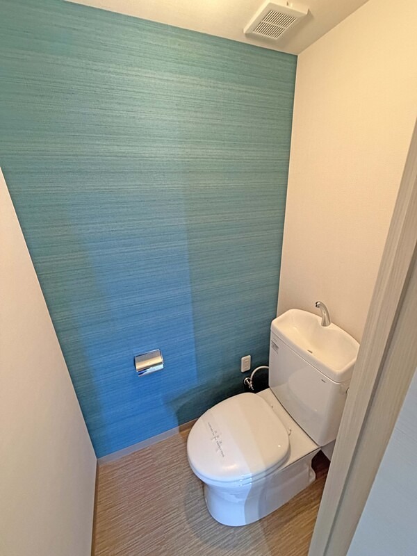 トイレ　温水洗浄機付きトイレ