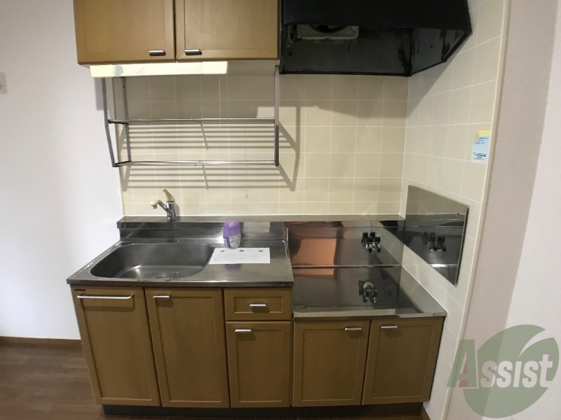 その他設備　キッチン上下に収納があります。沢山あると便利ですね。