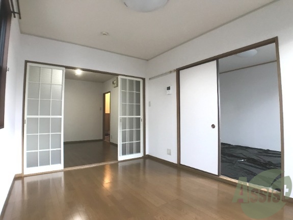 居室・リビング　明るいお部屋で毎日気分よく過ごせそうです。