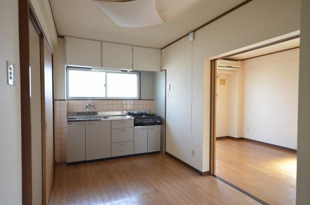 キッチン　同物件、別号室のものです。
