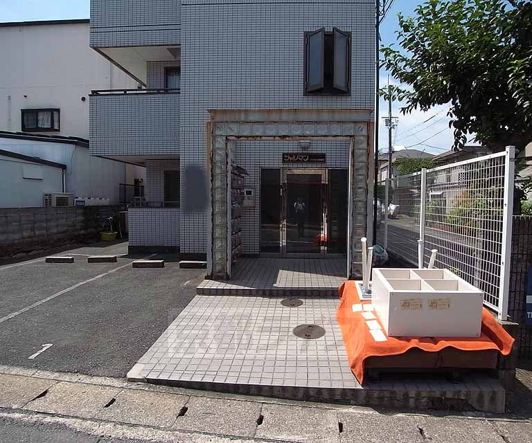 その他共有部分　建物入口です。