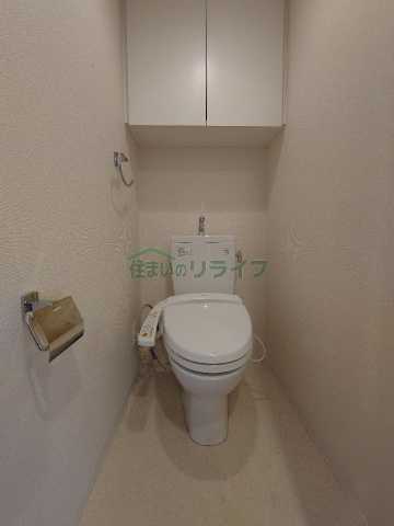 トイレ　別のお部屋の参考写真になります。