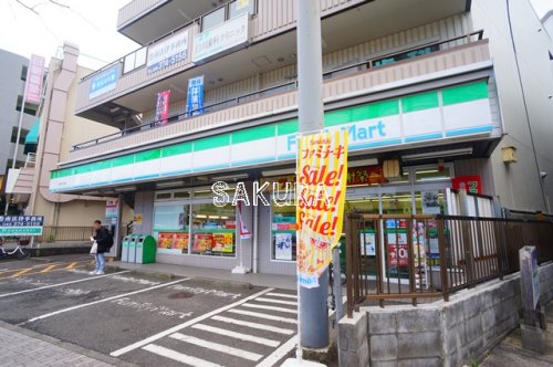 コンビニ　ファミリーマート 港南中央通店（コンビニ）まで743m