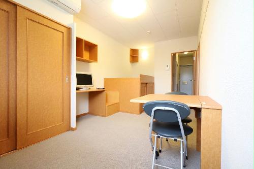 居室・リビング　１Ｆはフローリング仕様・２Ｆは絨毯仕様になります。