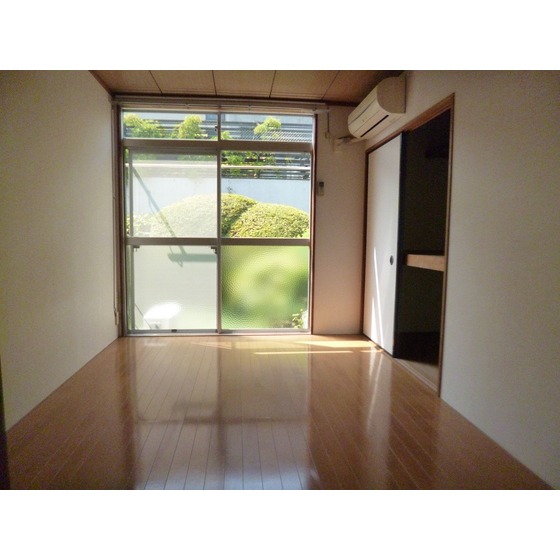 居室・リビング　南向きの居室！