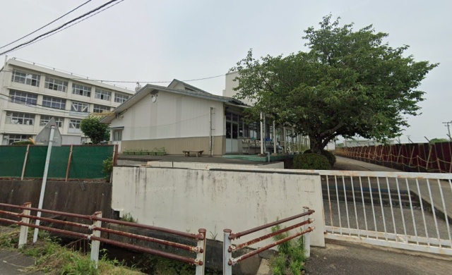 中学校　藤枝市立西益津中学校（中学校）まで545m