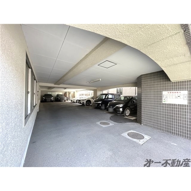 駐車場　駐車場