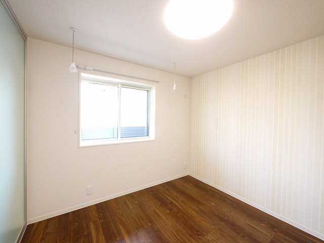 その他部屋・スペース　広くて明るい寝室