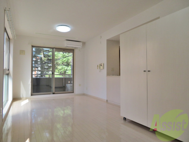 その他部屋・スペース　白基調なので清潔感があり、明るい感じがしますね。