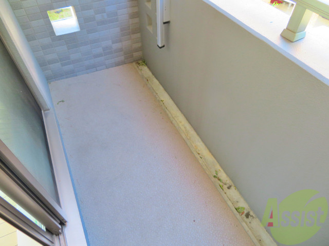 バルコニー　バルコニーは広々していてお洗濯が捗りそうです。