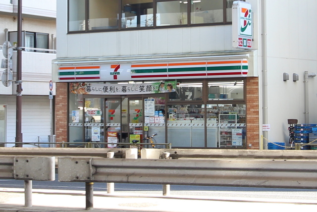 コンビニ　セブンイレブン世田谷駒沢4丁目店（コンビニ）まで214m