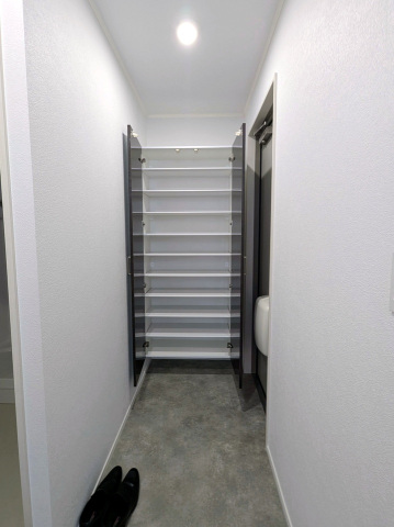 玄関　同ハウスメーカー施工例。大容量のシューズボックス付き