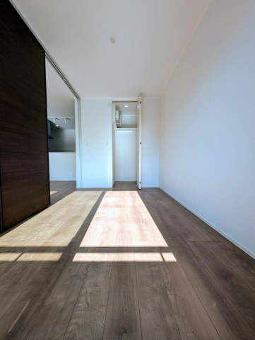 その他部屋・スペース　同ハウスメーカー施工例。明るい洋室