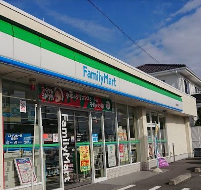 コンビニ　ファミリーマート（コンビニ）まで460m