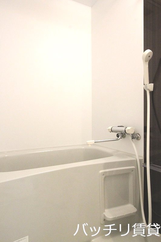 バス・シャワールーム　画像は同型タイプの為、現状を優先致します。