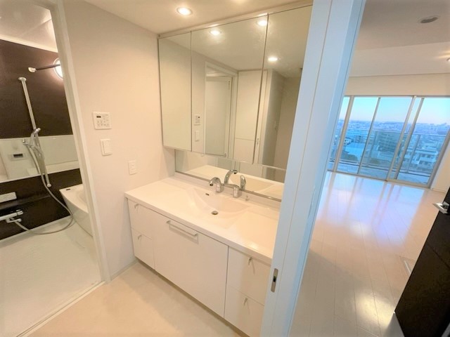 洗面設備　別部屋の参考写真