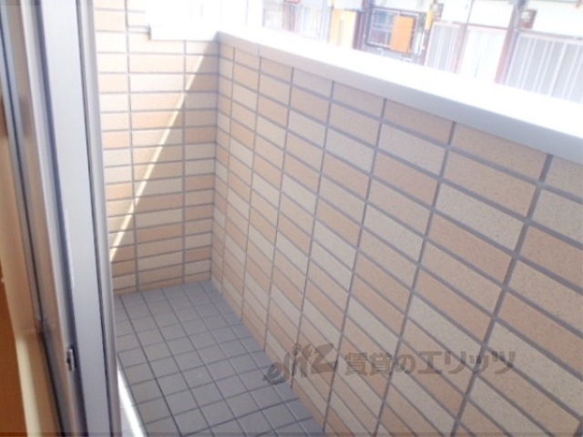 バルコニー　明るいベランダ