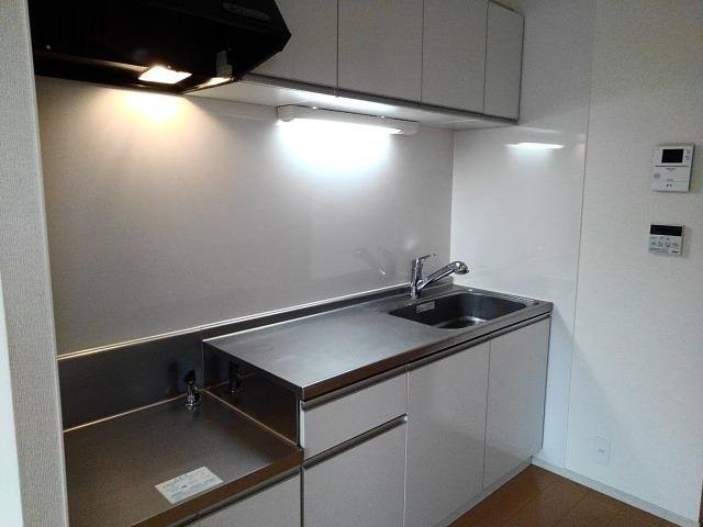 キッチン　コンパクトなキッチンで掃除もラクラク