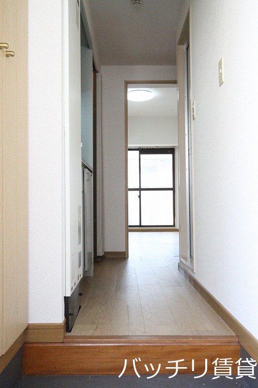 玄関　画像は別号室タイプの為、現状を優先致します。