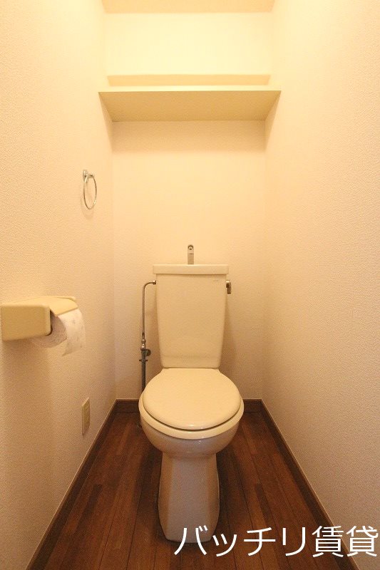 トイレ　画像は別号室タイプの為、現状を優先致します。