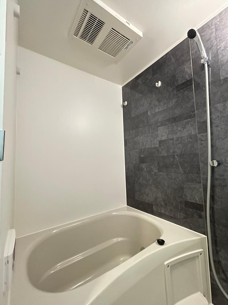 バス・シャワールーム　コンパクトで使いやすいお風呂です