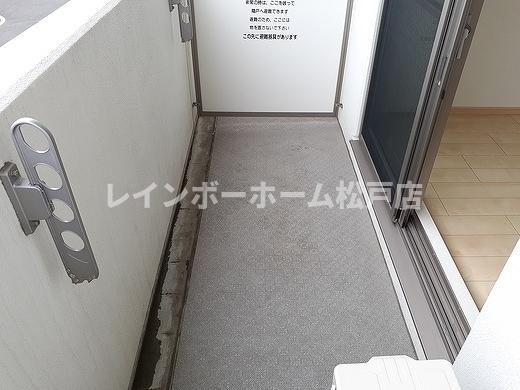 バルコニー　バルコニーからの眺めを楽しみながら食事をしませんか