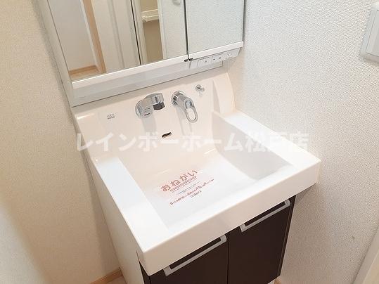 洗面設備　コンパクトで使いやすい洗面所