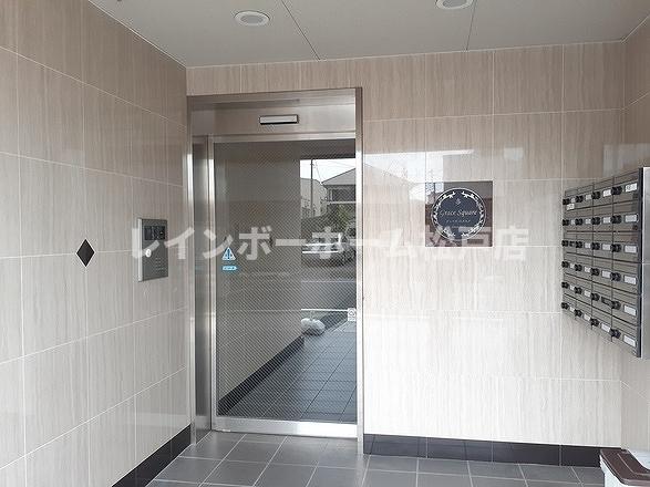 エントランス　建物の内部です