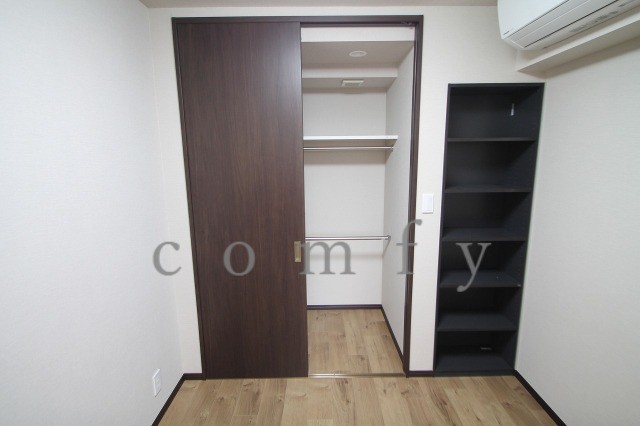 収納　ウォークインクローゼット＆収納棚