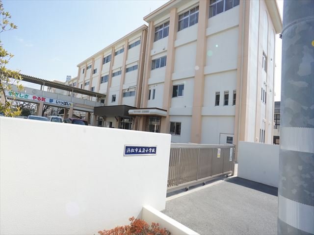 小学校　浜松市立蒲小学校（小学校）まで900m