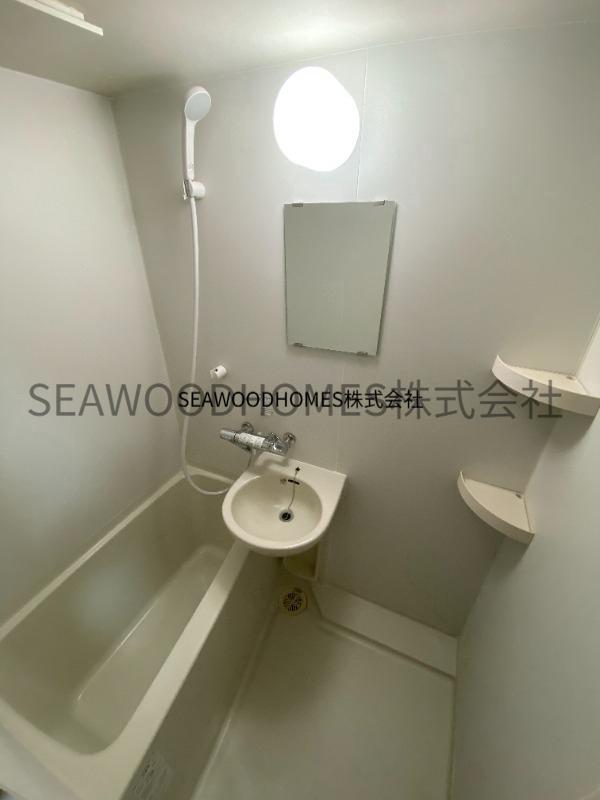 バス・シャワールーム　清潔感あふれる浴室で、リフレッシュするひとときを。