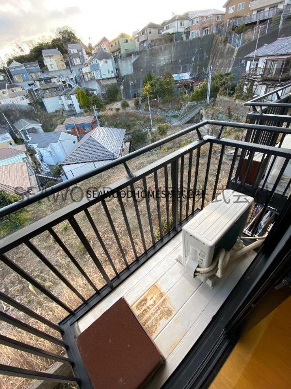 バルコニー　高台に位置しているので日当たりの心配なし！