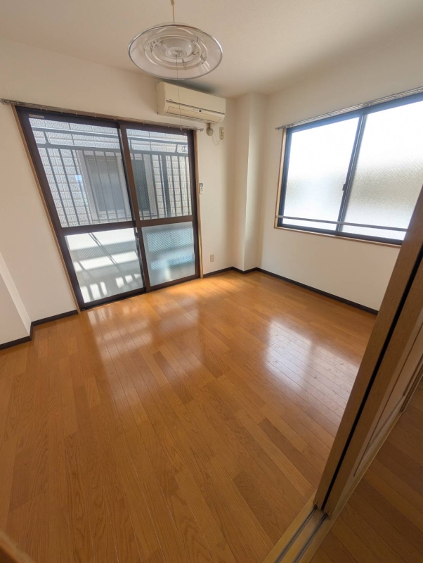 居室・リビング　他階の写真になります。