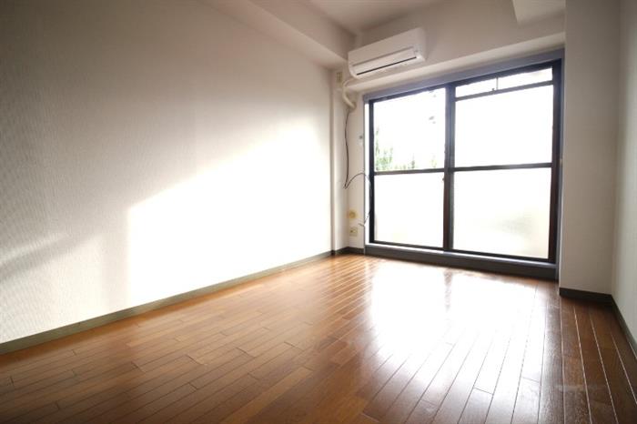 居室・リビング　壁紙は現地を確認ください