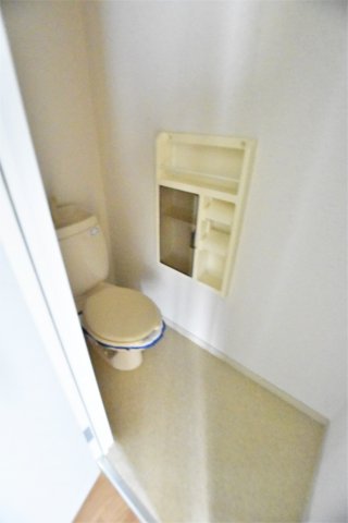 トイレ　別号室の写真です。ご参考までに