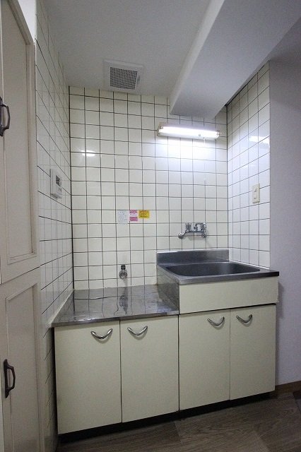 キッチン　同物件別号室の写真