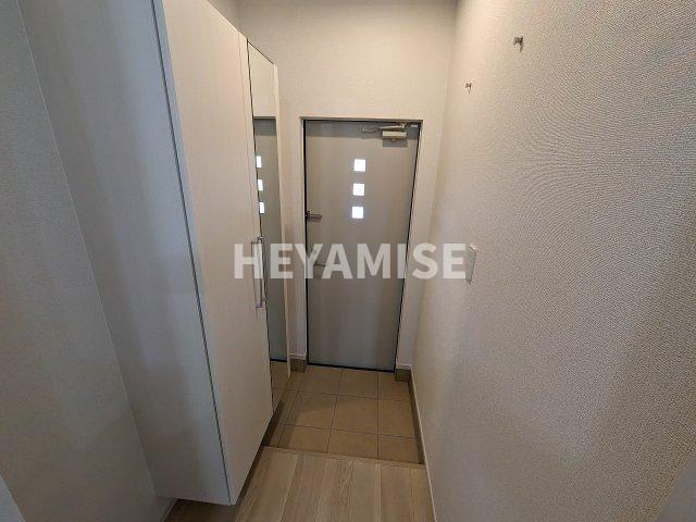 玄関　※室内画像は類似物件のもの