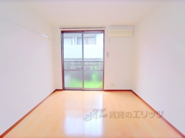 居室・リビング　陽もよく入り、明るいです。