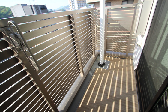 バルコニー　※別の階の写真です。