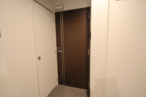 玄関　※別の階の写真です。