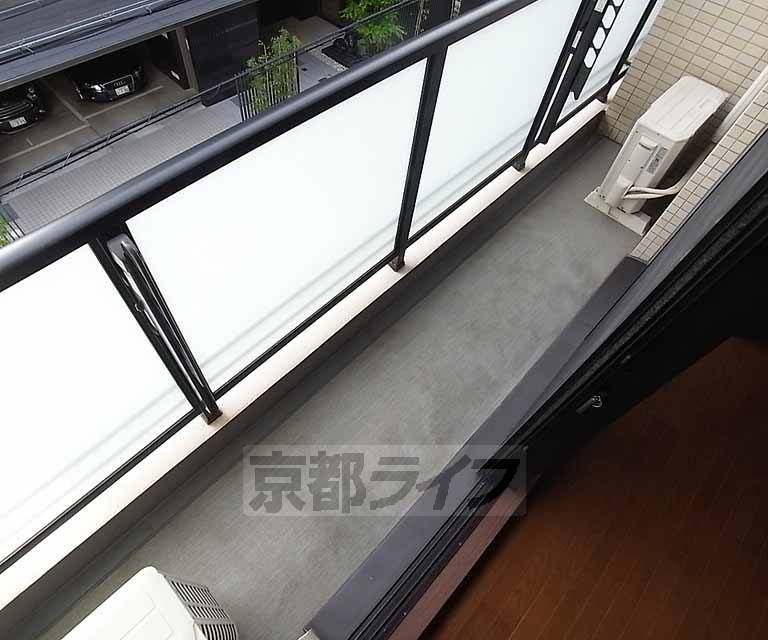 バルコニー　日当たりの良いバルコニーです。