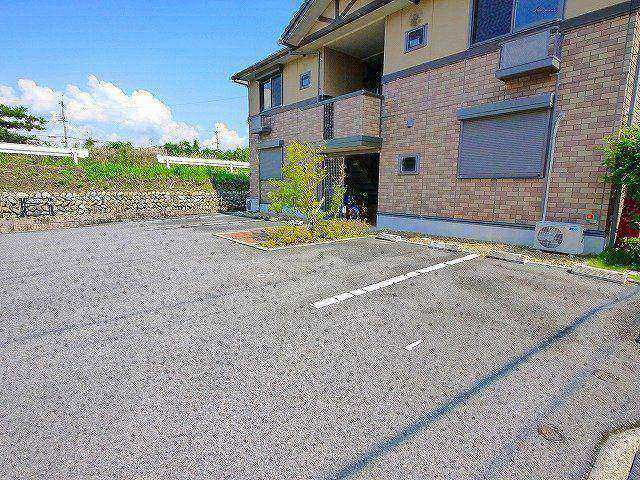 駐車場　車をお持ちの方に嬉しい駐車場付きの物件です