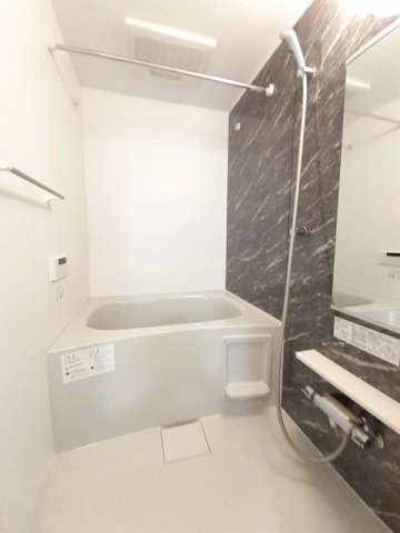バス・シャワールーム　コンパクトで使いやすいお風呂です