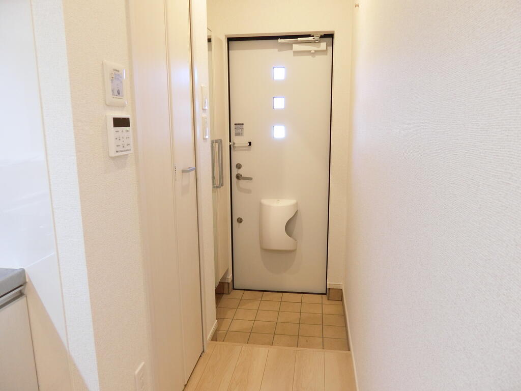 玄関　※同アパートのものを使用しております