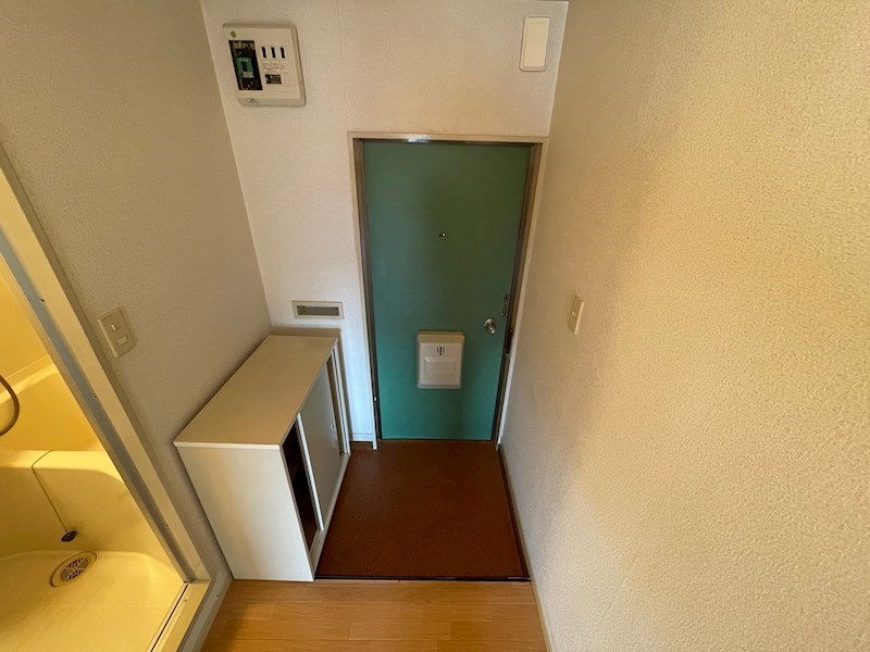 玄関　※別部屋参考写真