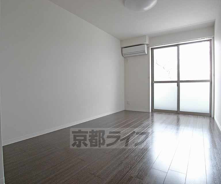 居室・リビング　広々とした室内です。