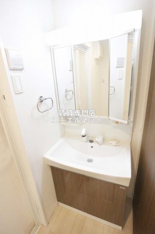 洗面設備　清潔感ある独立洗面台で毎日気持ちよく♪