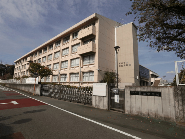 中学校　厚木市立依知中学校（中学校）まで719m