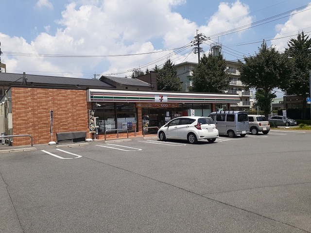 コンビニ　セブンイレブン月出２丁目店（コンビニ）まで700m