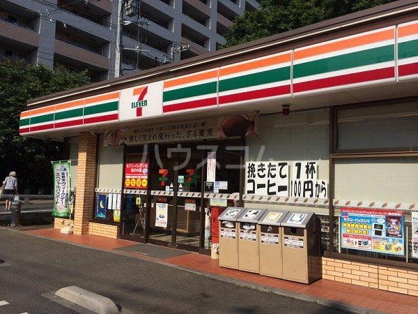 コンビニ　セブン-イレブン三鷹新川１丁目店（コンビニ）まで551m